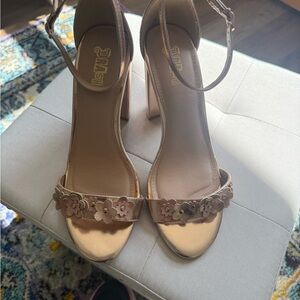 Brash Rose Gold NWOT 4” Floral Heels